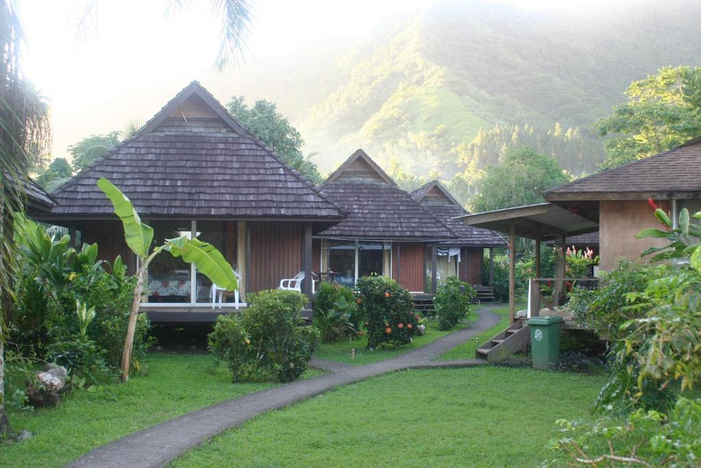 Tauhanihani Village Lodge La Vague Bleue Teahupoo Exteriör bild
