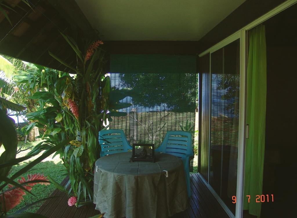 Tauhanihani Village Lodge La Vague Bleue Teahupoo Rum bild