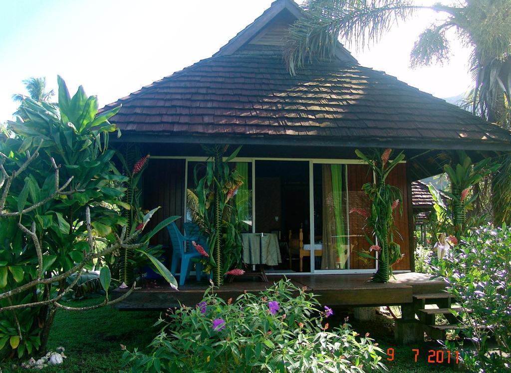 Tauhanihani Village Lodge La Vague Bleue Teahupoo Rum bild