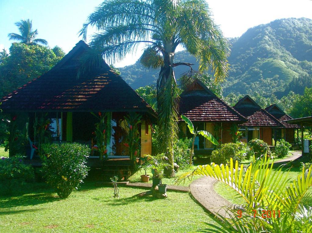 Tauhanihani Village Lodge La Vague Bleue Teahupoo Exteriör bild