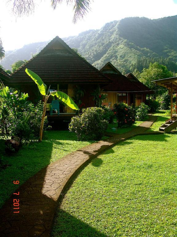 Tauhanihani Village Lodge La Vague Bleue Teahupoo Exteriör bild